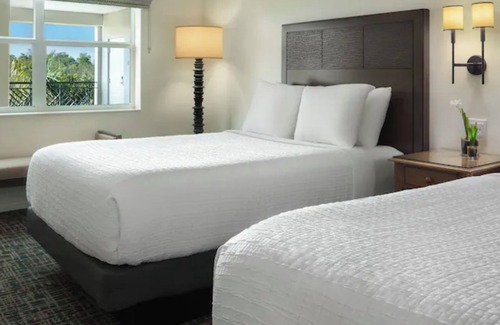Bonita Springs Complejo | Spacious 2-bedroom resort condo in Bonita Springs with private island access