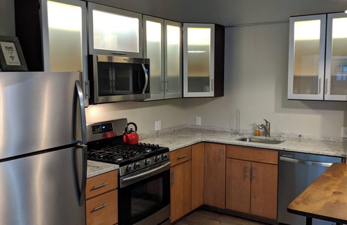 Ellicottville Apartamento | Spacious 2-bedroom, 2-bathroom Industrial Style Loft Apartment. Village locale!