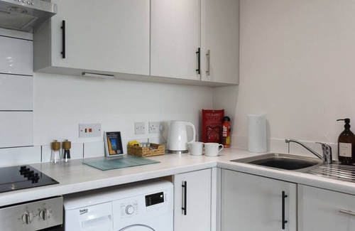Portsmouth Apartamento | *Spacious 2 Bedroom, 2 Bathroom Flat with Parking*