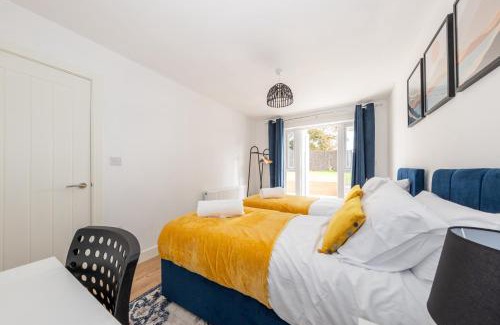 Luton Apartamento | Spacious 2 bedroom home, Contractors friendly and free parking