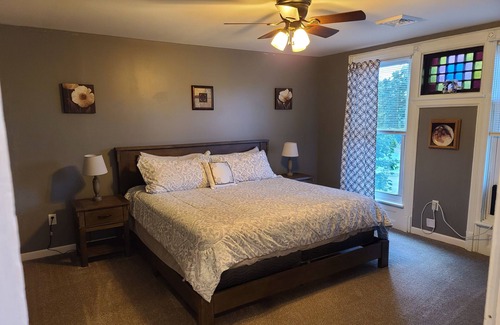 Perry Apartamento | Spacious 2 Bedroom Loft w/ Full Kitchen & Full Bath