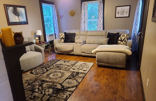 Perry Apartamento | Spacious 2 Bedroom Loft w/ Full Kitchen & Full Bath