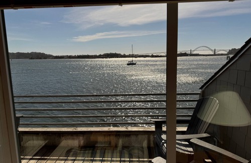 Newport Apartamento | Spacious 2-Bedroom Townhome with Balcony & Marina