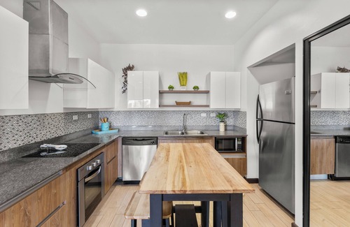 Barrio Santa Lucía Condominio | Spacious 2 BR 2 Bath condo with AC, WiFi in delightful Jacó