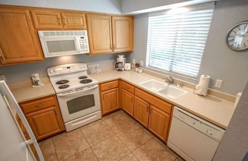 Historic Tennis Club Condominio | Spacious 2 BR Condo w/ Patio | Pools + Spa Access