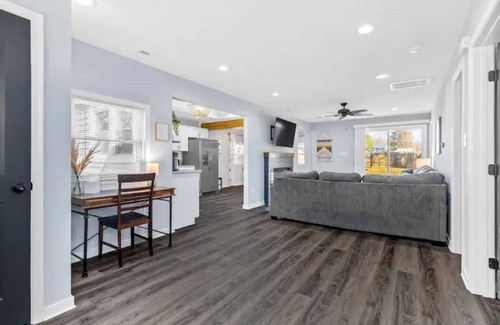 Montrose Casa | Spacious 2 BR with Fireplace and Private Backyard