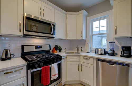 Roxbury Apartamento | Spacious 2bd/1ba | Free Parking | 3D TOUR 9372