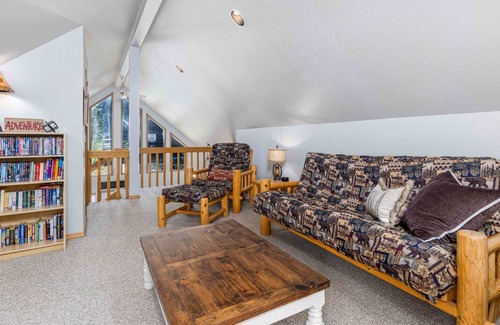 Snoqualmie Pass Casa | Spacious 2BD Cabin, 5 Mins from Ski Hill, Sleeps 8
