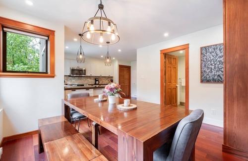 Whistler Condominio | Spacious 2BDR on Blueberry Hill | Pets | Complex Hot Tub | BBQ