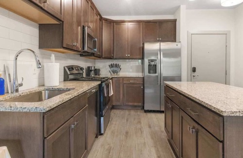 Auburn Hills Apartamento | Spacious 2BR/2BA | Gym & Pool