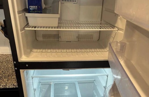 Lake Charles Apartamento | Spacious 2BR/2BA Oasis Retreat with Carport