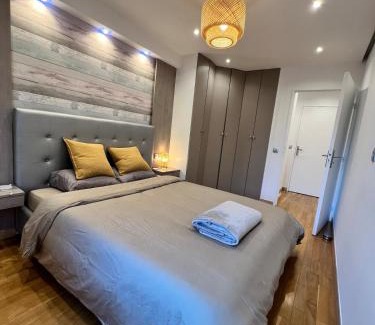 Charenton-le-Pont Apartamento | Spacious 2BR Balcony and AC