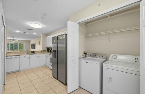 Kissimmee Apartamento | Spacious 2BR Condo Near Disney with Pool & Basketball