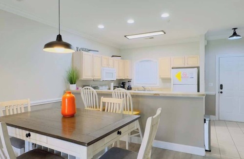 Central Myrtle Beach Apartamento | Spacious 2BR Condo | First Floor Retreat
