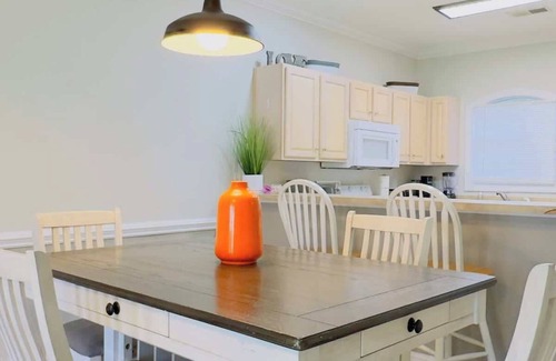 Central Myrtle Beach Apartamento | Spacious 2BR Condo | First Floor Retreat