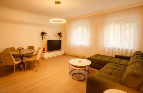 Nivy Apartamento | Spacious 2BR Retreat for Families & Friends near City Center