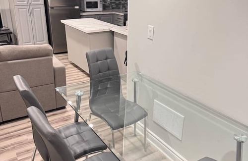 Brampton Casa | Spacious 2BR Suite in Brampton w/ A/C + Parking.