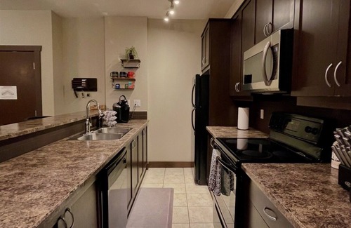 East Kootenay Condominio | Spacious 3 Bdrm, 2 Bath Condo in Fernie! Walk to Downtown, Ski 6 mins away!