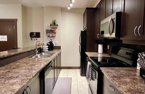 East Kootenay Condominio | Spacious 3 Bdrm, 2 Bath Condo in Fernie! Walk to Downtown, Ski 6 mins away!