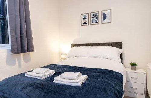 Staple Hill Apartamento | Spacious 3 Bed Apartment-Free Parking-Wifi