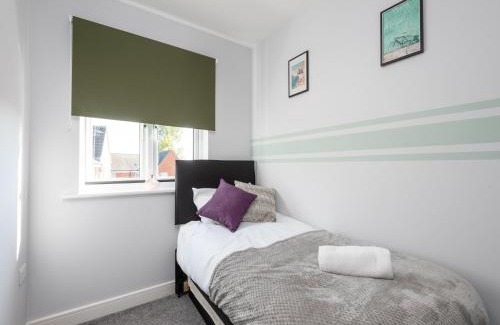 Ashford Casa | Spacious 3 Bed House For 5- City Central - Free Parking