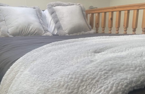 Reading Casa | Spacious 3 bed in Reading Centre With Parking!