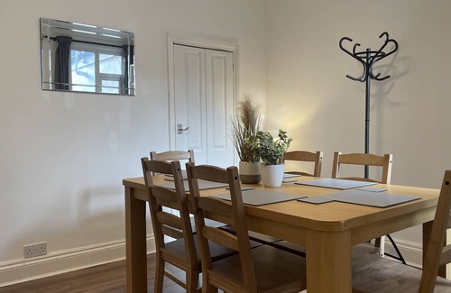 Reading Casa | Spacious 3 bed in Reading Centre With Parking!