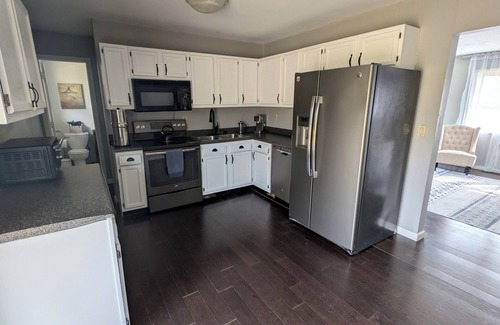 Highland Heights Casa | Spacious 3 Bedroom, 5 minutes from Downtown Cincinnati