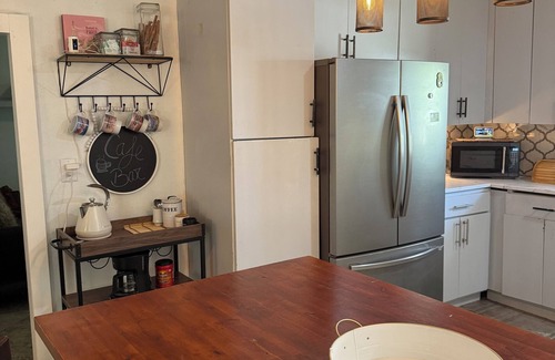Piedras Negras Casa | Spacious 3-bedroom house in serene Piedras Negras with AC and pool