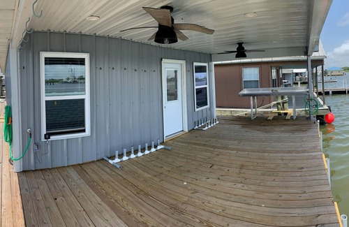 Venice Alquiler De Eote | Spacious 3-Bedroom 2-Bath Houseboat in Venice for Rent