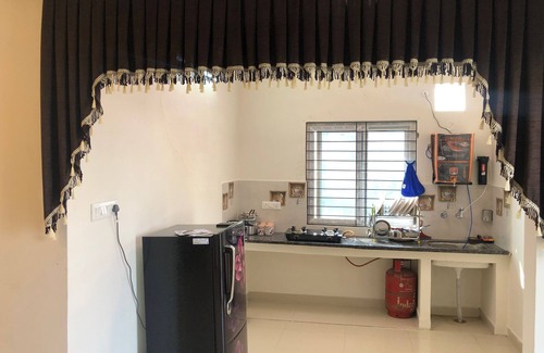 Hyderabad Apartamento | Spacious 3-bedroom apartment with WiFi, AC in delightful Hyderabad by GRV Group.