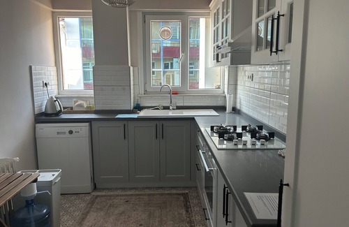 Moda Apartamento | Spacious 3-bedroom apartment with WiFi, AC in wonderful Kadıköy Istanbul