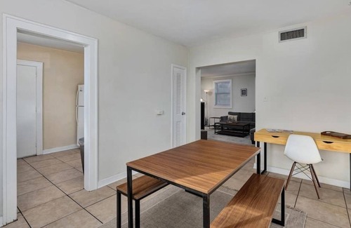 Anniston Apartamento | Spacious 3 Bedroom Apartment close to everything!