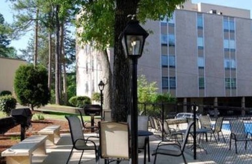 Anniston Apartamento | Spacious 3 Bedroom Apartment close to everything!