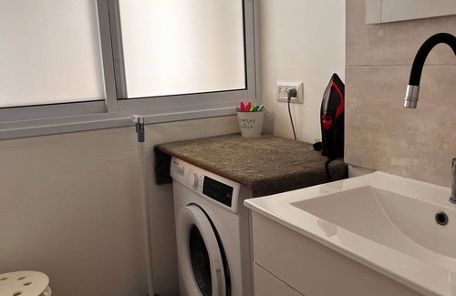 Netanya Apartamento | Spacious 3-bedroom apartment in marvelous Netanya with AC, WiFi