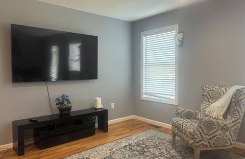 Bristol Apartamento | Spacious 3-bedroom Apartment Near School!