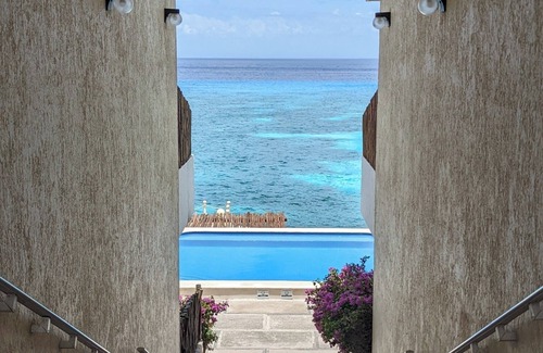 San Miguel Apartamento | Spacious 3-Bedroom Beachfront Penthouse in Cozumel! - 15 min walk from downtown!