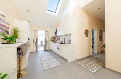 Helmsange Apartamento | Spacious 3 Bedroom Home with Terrace and Free Parking