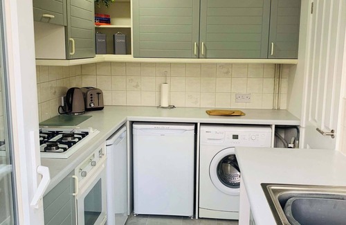 Farnham Casa | Spacious 3 Bedroom Home with Garden in Farnham