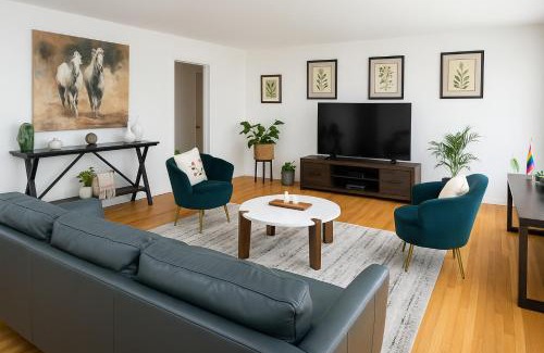 Montebello Casa | Spacious 3 Bedroom Home Near LA Close to Disneyland, Universal, Free Parking and Yard