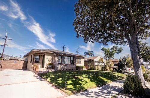 Montebello Casa | Spacious 3 Bedroom Home Near LA Close to Disneyland, Universal, Free Parking and Yard
