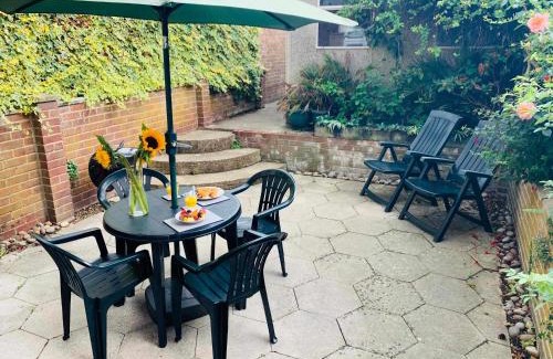 Farnham Casa | Spacious 3 Bedroom Home with Garden in Farnham
