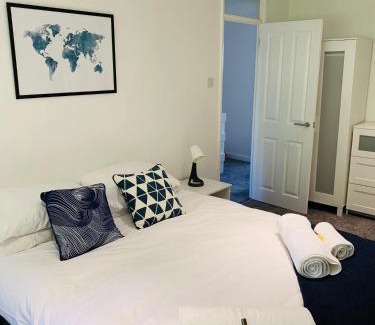 Farnham Casa | Spacious 3 Bedroom Home with Garden in Farnham
