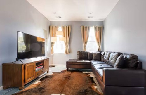 Lower Vailsburg Apartamento | Spacious 3-bedroom with AC and WiFi in fabulous Newark