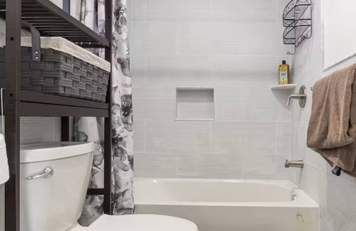 Lower Vailsburg Apartamento | Spacious 3-bedroom with AC and WiFi in fabulous Newark