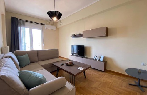 New Kypseli Apartamento | Spacious 3 BR Apartment in Vibrant Neighbourhood