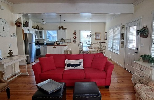 Lincoln Beach Cabaña | Spacious 3-BR Bella Beach, Hot Tub, Master w/King