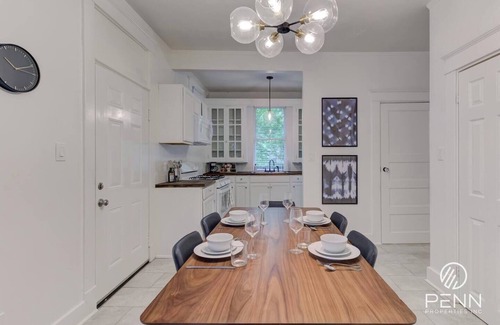 Cooper-Young Historic District Casa | Spacious 3-in-1 Vintage Brick Escape