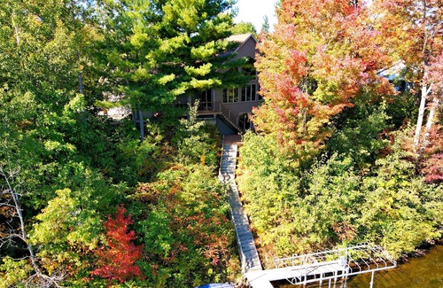Mountain Cabina | Spacious 3 story lakefront cottage on Chute pond (lake)