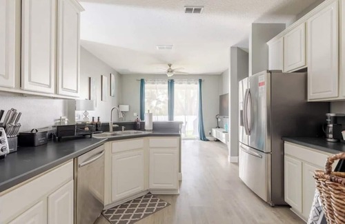 Apopka Casa | Spacious 3BR 2BA Apopka Vacation Rental. Close to Disney, Universal & Springs